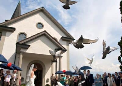 Taubenflug bei der Hochzeit von Sara und Tobias in Busskirch