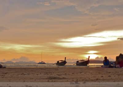 Sonnenuntergang vom Railey West Beach bei Thailand