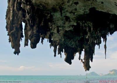 Deep Water Soloin in Thailand gleich an der Pra Nang Beach in Krabi