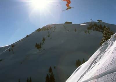 Der Skilehrer fuhr als erster über das RoadGab im Hoch-Ybrig.